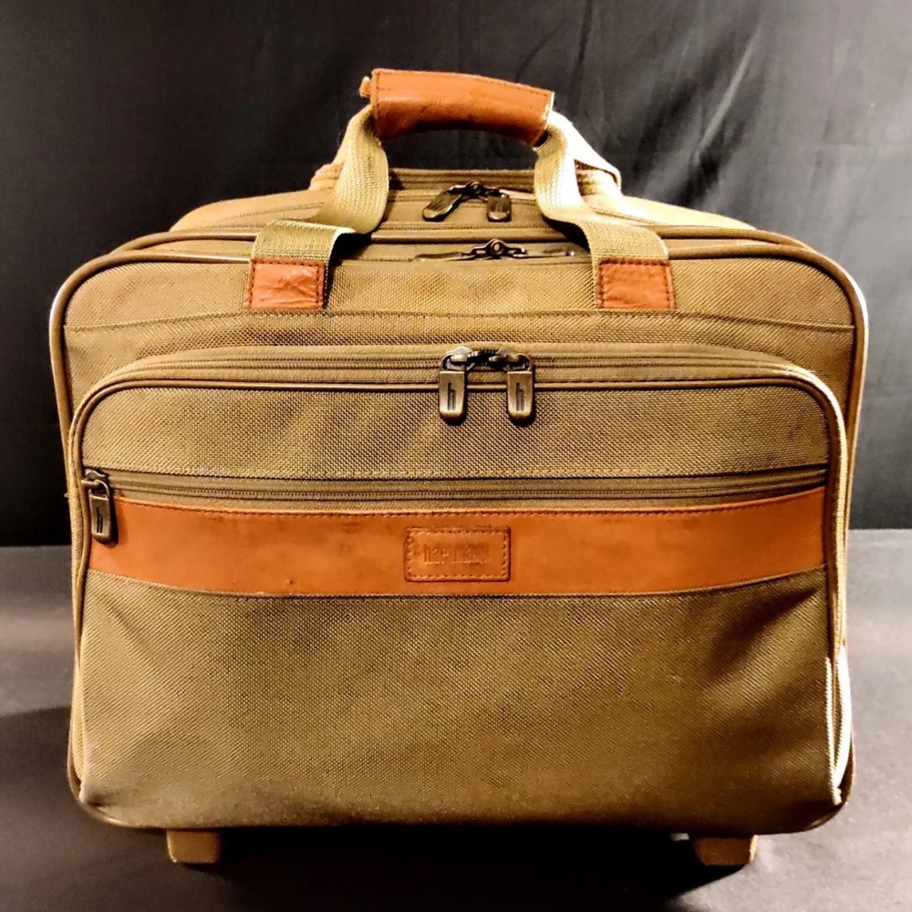 Hartmann Suitcase with wheels